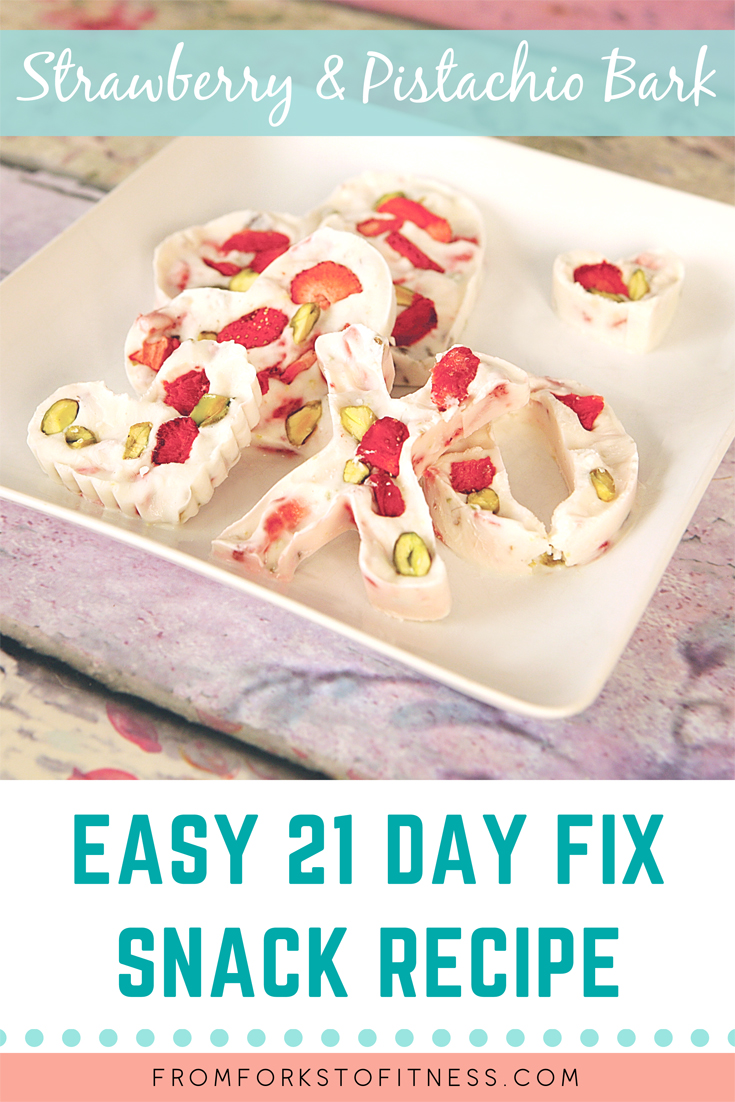 Looking for an easy 21 Day Fix Dessert Recipe idea? This recipe won't snag any of your yellow containers and it's a great boost of fruit and protein, too! #nobake #icecream #frozenyogurt #yogurt #1stweek